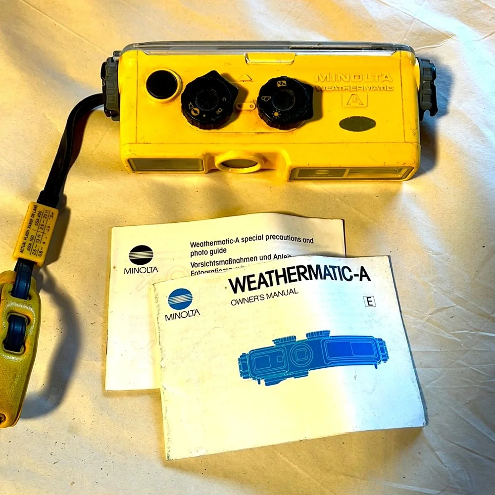 VTG Minolta Weathermatic A 110 Waterproof Underwater Diving Camera & Strap